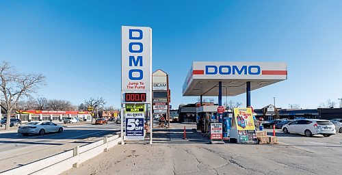 MIKE DEAL / WINNIPEG FREE PRESS
The Domo at Pembina and Grant is closed due to lack of gasoline.
240321 - Thursday, March 21, 2024.