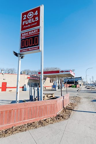 MIKE DEAL / WINNIPEG FREE PRESS
The 204 Fuels gas station at 465 Pembina is closed due to lack of gasoline.
240321 - Thursday, March 21, 2024.