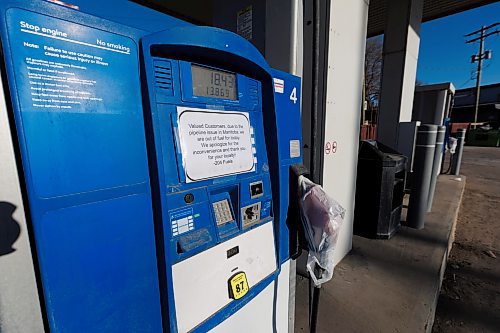 MIKE DEAL / WINNIPEG FREE PRESS
The 204 Fuels gas station at 465 Pembina is closed due to lack of gasoline.
240321 - Thursday, March 21, 2024.