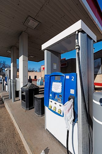 MIKE DEAL / WINNIPEG FREE PRESS
The 204 Fuels gas station at 465 Pembina is closed due to lack of gasoline.
240321 - Thursday, March 21, 2024.