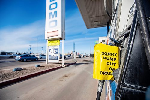 MIKAELA MACKENZIE / FREE PRESS
The Northgate Domo gas station, which ran out of regular gas (but still had premium available at the time of shooting), in Winnipeg on Wednesday, March 20, 2024.
For Gabby story.