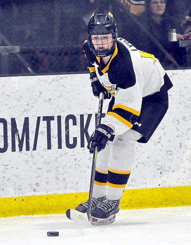 Rachel Lyver had the loan goal for Brandon in Game 2, when the Wheat Kings prevailed 1-0 to take a 2-0 lead in the best-of-five U15 AAA Manitoba Female Hockey League facing the powerhouse first-place Eastman Selects. (Jules Xavier/The Brandon Sun)