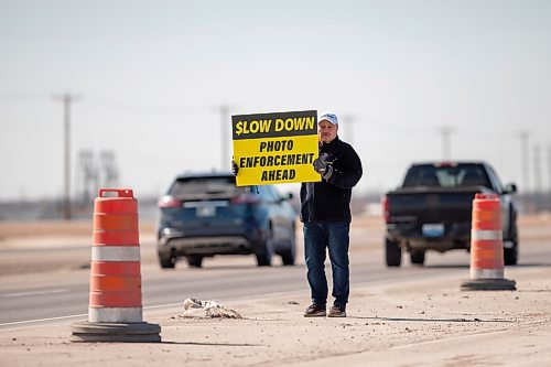 BROOK JONES / FREE PRESS
Todd Dube of Wise Up Winnipeg holds a sign alerting drivers to slow down because the Winnipeg Police Service is using photo radar and enforcement equipment to monitor the speed of vehicles and photograph vehicles that are speeding in the construction zone for the St. Mary's Road interchange at the Perimeter Highway in Winnipeg, Man., Monday, March 25, 2024.