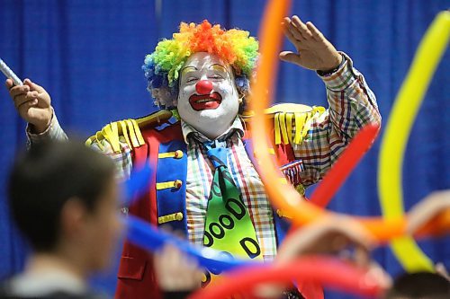 Doodles the Clown performs in front of a crowd of kids in the Royal Food Court at the Royal Manitoba Winter Fair on Tuesday. (Matt Goerzen/The Brandon Sun)