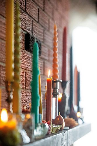 MIKAELA MACKENZIE / FREE PRESS

Lynsey Sable&#x573; candles, which use locally sourced beeswax and natural dyes, in her house in La Broquerie on Monday, March 25, 2024. 

For AV story.