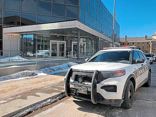 Police outside the Manitoba Law Courts building on April 28, 2024. (Erik Pindera / Free Press)