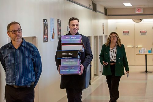 BROOK JONES / FREE PRESS
Finance Minister Adrien Sala (middle) carries a boxes of shoes as part of the provincial government's pre-budget shoe event at the Victoria General Hospital in Winnipeg, Man., Thursday, March 28, 2024. Sala handed out shoes to five health care workers from the Victoria Hospital.