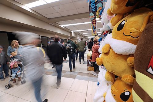 Fairgoers pass a display of stuffed animals in the halls of the Keystone Centre on Thursday afternoon during the fourth day of the Royal Manitoba Winter Fair. (Matt Goerzen/The Brandon Sun)