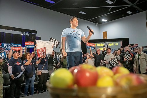 BROOK JONES / FREE PRESS
Conservative Party of Canada Leader Pierre Poilievre talks to a crowd of supporters while a basket of apples are displayed on stage during his 'Spike the Hike - Axe the Tax' rally at the RBC Convention Centre in Winnipeg, Man., Thursday, March 28, 2024. Later on, Poilievre tossed the apples to a few members of the audience.