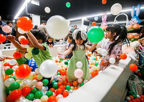 JOHN WOODS / FREE PRESS
Amaia Berboso, centre, and other children play in an ‘Easter Egg’ ball pit during the Easter Eggstravaganza at Assiniboia Downs Sunday, March 31, 2024. Children took part in a scavenger hunt, pictures with Mr and Mrs Rabbit, ball pit, and games.

Reporter: standup