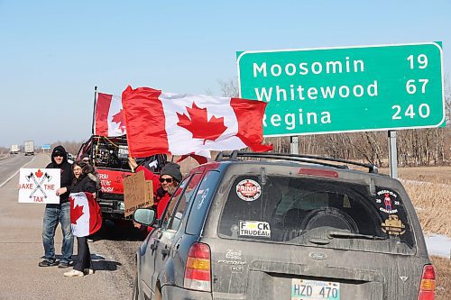 01042024
Protestors greet passing traffic while parked along the shoulder of the westbound lanes of the Trans Canada Highway at the Manitoba/Saskatchewan border during nation-wide protests against the federal carbon tax, which rose 23% Monday.
(Tim Smith/The Brandon Sun)