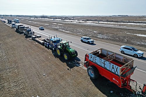 01042024
Vehicles sit parked along the shoulder of the westbound lanes of the Trans-Canada Highway at the Manitoba-Saskatchewan border on Monday. (Tim Smith/The Brandon Sun)
