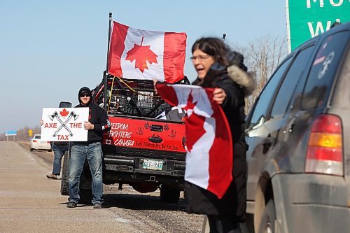01042024
Protestors greet passing traffic while parked along the shoulder of the westbound lanes of the Trans Canada Highway at the Manitoba/Saskatchewan border during nation-wide protests against the federal carbon tax, which rose 23% Monday.
(Tim Smith/The Brandon Sun)