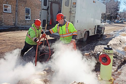 02042024
Boiler Operator Kevin Woychyshyn and Operator Zack Gottfried with the City of Brandon use steam to melt ice covering access to an isolation valve for a fire hydrant so they can cut off water to the hydrant for maintenance on Tuesday.
(Tim Smith/The Brandon Sun)