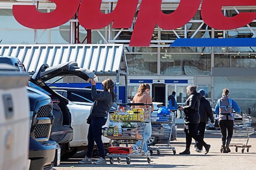 02042024
Shoppers come and go from the Superstore in Brandon on Tuesday.
(Tim Smith/The Brandon Sun)