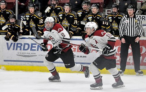 Virden Oil Capitals defenceman Nolan Wallace (15) moves up into the play with fellow D-man Ty Plaisier. (Jules Xavier/The Brandon Sun)
