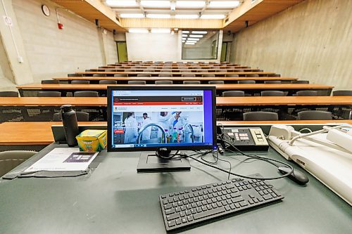 MIKE DEAL / FREE PRESS
A computer connected to the internet in an empty and unlocked classroom at the UofW Friday afternoon.
The University of Winnipeg is facing an allegation it has failed to take basic steps to protect private information, just days after the institution was the target of a devastating cyberattack.
240405 - Friday, April 05, 2024.