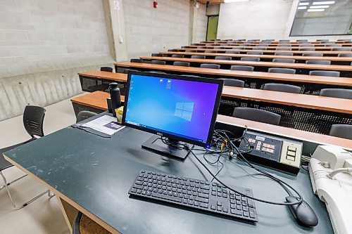 MIKE DEAL / FREE PRESS
A computer connected to the internet in an empty and unlocked classroom at the UofW Friday afternoon.
The University of Winnipeg is facing an allegation it has failed to take basic steps to protect private information, just days after the institution was the target of a devastating cyberattack.
240405 - Friday, April 05, 2024.