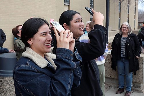 08042024
Yensy Lopez and Angel Maglanque use their phones to look at the solar eclipse during a viewing party for the celestial event at Brandon University. 
(Tim Smith/The Brandon Sun)