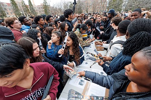 MIKE DEAL / FREE PRESS
Students gather on the Quad at the University of Manitoba to collect free viewing glasses and watch the partial solar eclipse during an overcast Monday afternoon.
240408 - Monday, April 08, 2024.