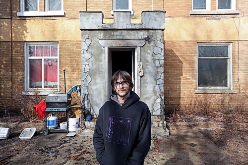08042024
Edis Kazic outside his apartment building at 422 12th Street on Monday after losing everything in his apartment in a fire Sunday evening. There is currently a GoFundMe campaign to raise money for replacing essentials in the aftermath of the fire. 
(Tim Smith/The Brandon Sun)