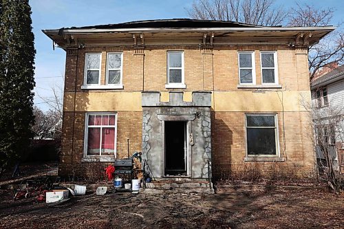 08042024
An apartment building at 422 12th Street was gutted in a fire on Sunday evening. 
(Tim Smith/The Brandon Sun)