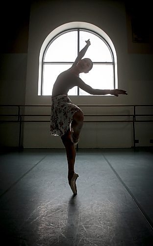 JOHN WOODS / FREE PRESS
Royal Winnipeg Ballet (RWB) soloist Yayoi Ban is photographed in a RWB studio in Winnipeg  Monday, April 8, 2024. After 19 years Ban is retiring from the RWB af the end of this season.

Reporter: Jen