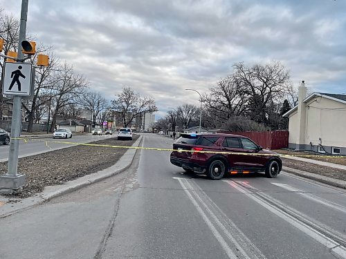 A two-vehicle collision at the intersection of Dunkirk and Parkville drives Monday. (Ruth Bonneville / Free Press) 

