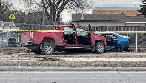 A two-vehicle collision at the intersection of Dunkirk and Parkville drives Monday. (Ruth Bonneville / Free Press) 

