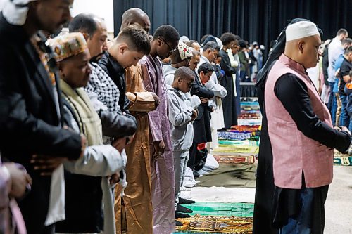 MIKE DEAL / FREE PRESS
Thousands take part in the Eid Mubarak prayer at RBC Convention Centre Wednesday morning marking the end of the month of Ramadan.
240410 - Wednesday, April 10, 2024.