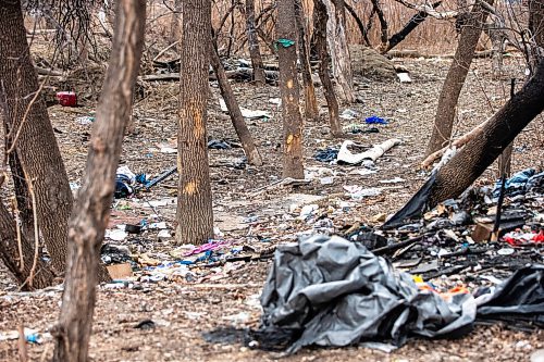 MIKAELA MACKENZIE / FREE PRESS
Garbage and traces of prior encampments along the Assiniboine River on Wednesday, April 10, 2024. A new report to city council estimates that weekly cleanups to all 150 encampments in the city could cost approximately $4.06 million annually.
For Erik story.