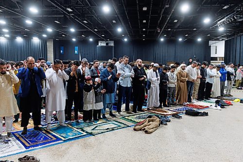 MIKE DEAL / FREE PRESS
Thousands take part in the Eid Mubarak prayer at RBC Convention Centre Wednesday morning marking the end of the month of Ramadan.
240410 - Wednesday, April 10, 2024.