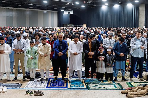 MIKE DEAL / FREE PRESS
Thousands take part in the Eid Mubarak prayer at RBC Convention Centre Wednesday morning marking the end of the month of Ramadan.
240410 - Wednesday, April 10, 2024.