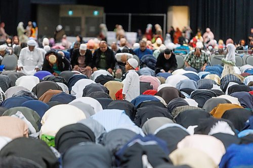 MIKE DEAL / FREE PRESS
Thousands take part in the Eid Mubarak prayer at RBC Convention Centre Wednesday morning marking the end of the month of Ramadan.
240410 - Wednesday, April 10, 2024.