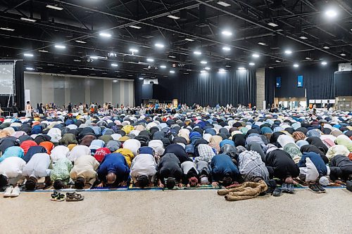 MIKE DEAL / FREE PRESS
Thousands take part in the Eid Mubarak prayer at RBC Convention Centre Wednesday morning marking the end of the month of Ramadan.
240410 - Wednesday, April 10, 2024.