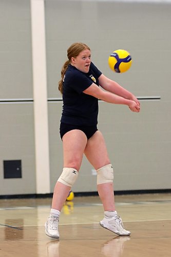 Surrey Smith helped the Hamiota Huskies to a provincial A girls' volleyball title and plays for Brandon Volleyball Club. (Thomas Friesen/The Brandon Sun)