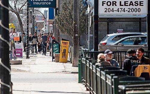 JOHN WOODS / FREE PRESS
People enjoy the spring weather on Corydon Avenue  Sunday, April 14, 2024. 

Reporter: tyler