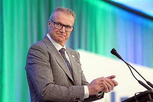 Kam Blight, Association of Manitoba Municipalities president, claps his hands during his speech to delegates at the AMM conference in Brandon on Tuesday afternoon. (Matt Goerzen/The Brandon Sun)