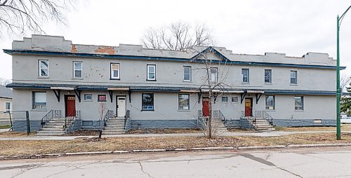 MIKE DEAL / FREE PRESS
The City of Winnipeg is ordering tenants living inside a townhouse building in the 300 block of Arnold Avenue in the Fort Rouge area to vacate the premise, warning it may be in danger of imminent collapse.
See Tyler Searle story
240416 - Tuesday, April 16, 2024.