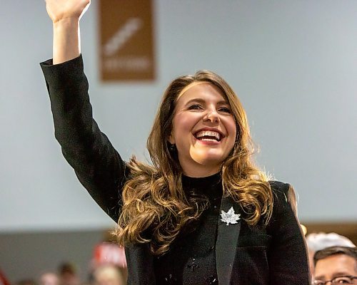 BROOK JONES / FREE PRESS
Kildonan-St. Paul Conservative MP Rachel Dancho waves to a crowd of supporters during the 'Spike the Hike - Axe the Tax' rally hosted by Conservative Party of Canada Leader Pierre Poilievre the RBC Convention Centre in Winnipeg, Man., Thursday, March 28, 2024.