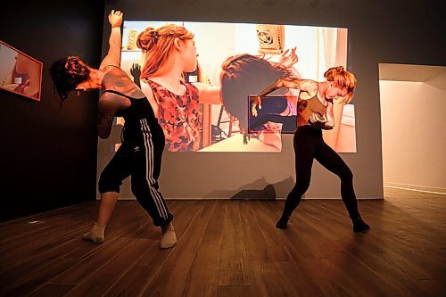 Mike Sudoma/Winnipeg Free Press
(Left to right) Performers Od&#xe9;ah Roy and Ana&#xef;s Boss&#xe9; practice their performance Monday evening for the upcoming Young Lungs Residency Showcase that takes place April 20 at Ace Art Inc
April 16, 2024