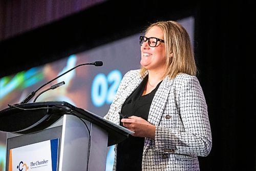 MIKAELA MACKENZIE / FREE PRESS
Keynote speaker Sarah Walker-Leptich, partner development manager at Amazon Web Services, speaks about AI at a Winnipeg Chamber of Commerce lunch at the RBC Convention Centre on Thursday, April 18, 2024.
For Martin Cash story.
