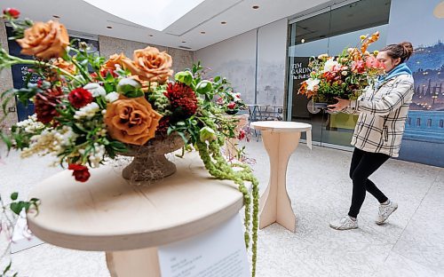 MIKE DEAL / FREE PRESS
Kayla Harman from Flora Culture sets her arraignment up for the event.
109 professional and amateur florists will interpret 94 artworks in the WAG-Qaumajuq collection, filling the galleries with fresh flowers.
240418 - Thursday, April 18, 2024.