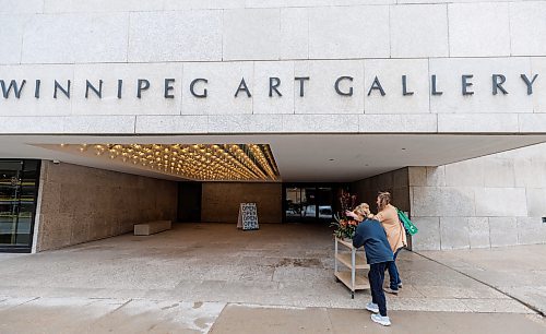 MIKE DEAL / FREE PRESS
A fresh arraignment of flowers arrive&#x2019;s for display.
109 professional and amateur florists will interpret 94 artworks in the WAG-Qaumajuq collection, filling the galleries with fresh flowers.
240418 - Thursday, April 18, 2024.