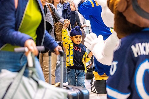 MIKAELA MACKENZIE / FREE PRESS

Aggaazvir Singh, four, high-fives mascots while arriving at the Winnipeg Richardson International Airport on Friday, April 19, 2024. The event, put on by Tourism Winnipeg, was in celebration of Tourism Week.

Standup.