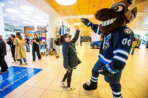 MIKAELA MACKENZIE / FREE PRESS

Grace Abante high-fives Mick E. Moose as nine local mascots greet people arriving at the Winnipeg Richardson International Airport on Friday, April 19, 2024. The event, put on by Tourism Winnipeg, was in celebration of Tourism Week.

Standup.