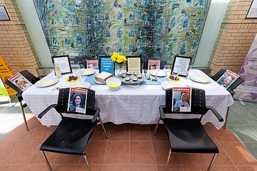 MIKE DEAL / FREE PRESS
A Passover table display is set up just inside the entrance to the Asper Jewish Community Campus.
240422 - Monday, April 22, 2024.