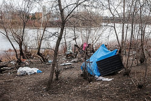 JOHN WOODS / FREE PRESS
Garbage strewn along Waterfront Drive at Fort Douglas Park is photographed Monday, April 22, 2024. Residents Of The Exchange group are dismayed to see the city designated naturalization area in such condition.

Reporter: Nicole