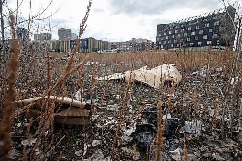 JOHN WOODS / FREE PRESS
Garbage strewn along Waterfront Drive at Fort Douglas Park is photographed Monday, April 22, 2024. Residents Of The Exchange group are dismayed to see the city designated naturalization area in such condition.

Reporter: Nicole