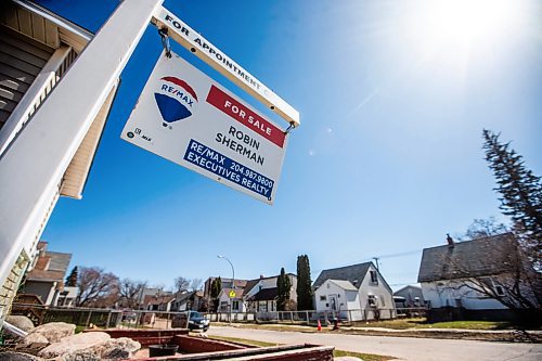 MIKAELA MACKENZIE / FREE PRESS

A for sale sign in the Weston neighbourhood in Winnipeg on Tuesday, April 23, 2024. More than half of Manitoba and Saskatchewan respondents to an RBC poll say inflation is eroding their ability to save for a home. 


For Gabby story.